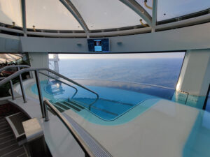Cantilevered Whirlpool
