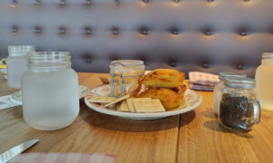 Conrbread und Pimento Cheese