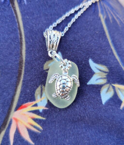 Kette mit Meeresglas