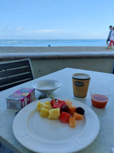 Frühstück am Waikiki Beach