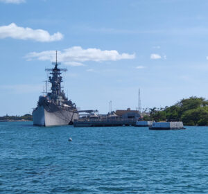 Blick zur U.S.S. Missouri