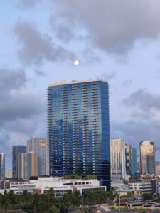 Mond über Honolulu
