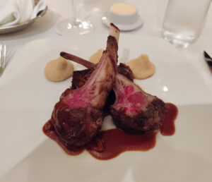Carré d´Agneau Rôti et Souris d´Agneau aux Saveurs Marocaines