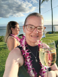 Selfie mit Champagner und Lei