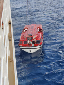 Tender 1 ist im Wasser