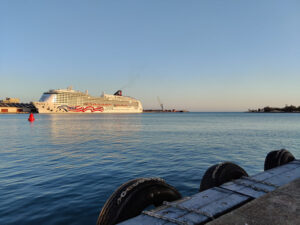 Pride of America / Honolulu