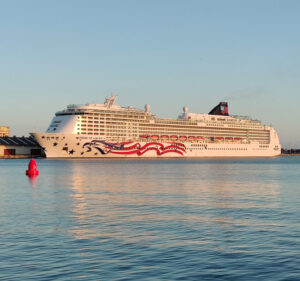 Pride of America / Honolulu