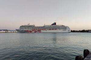 Pride of America / Honolulu