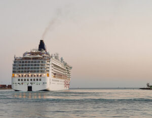 Pride of America / Honolulu
