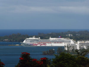 Blick auf Hilo und die Pride of America