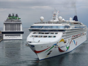 MSC Grandiosa und Norwegian Dawn