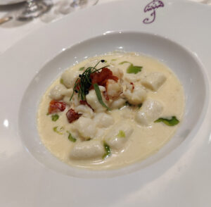 Bouchon de Saint-Jacques au Homard