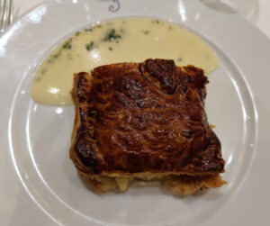 Bar en Croute et Sauce Beurre Blanc