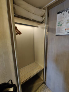 offener Schrank