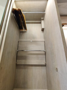 rechter Schrank