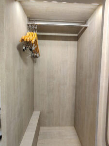 linker Schrank
