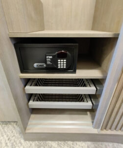 linker Schrank