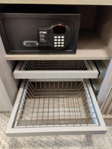 linker Schrank