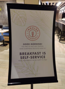 Frühstück in der Indulge Food Hall
