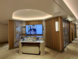Boutiques Deck 8 Atrium