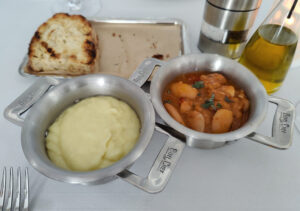 Pommes Puree und Gigantes Beans