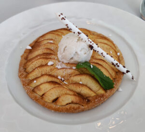 French Apple Tart à la Mode
