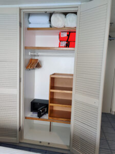 Kleiderschrank