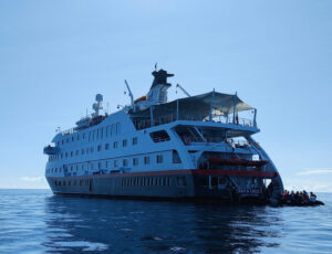 Santa Cruz II vor Puerto Ayora