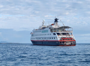 Santa Cruz II vor Puerto Ayora