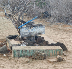 Post Office Bay / Floreana