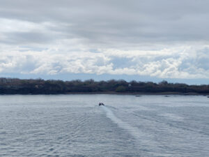 Puerto Egas im Regen