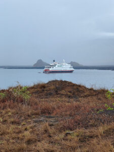 Santa Cruz II vor Puerto Egas
