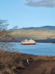 Santa Cruz II vor Puerto Egas