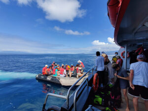 Abfahrt der Glasbodenboot-Gruppe