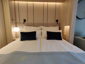Blick zum Bett