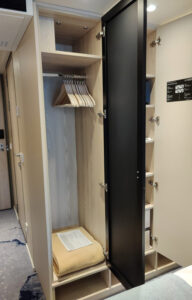 linker Schrank