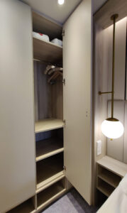 rechter Schrank