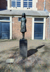 Anne Frank Statue
