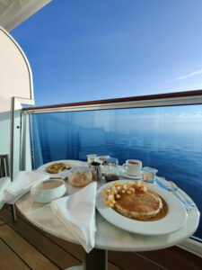 Frühstück am Balkon
