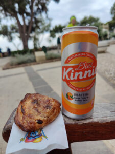 noch ein Pastizzi mit einer Kinnie