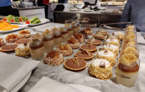nein, das war nur zum Schauen - Desserts im Terrace Café