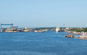 Blick auf Kiel mit AIDAnova