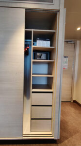 Schrank rechts