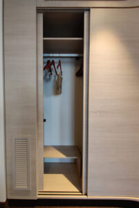 Schrank links
