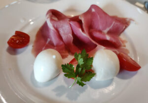 Rohschinken, Mozzarella, Tomaten