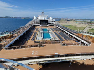 Blick aufs Pooldeck