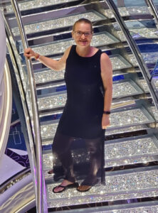 das Kleid ist dunkelblau!!!