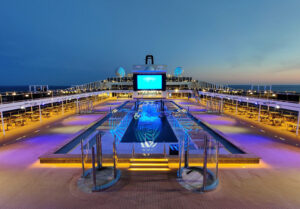 Pool bei Nacht