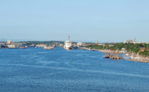 Blick auf Kiel mit AIDAnova