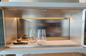 Gläserschrank